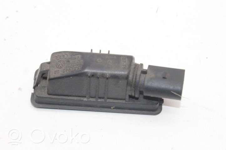 Volkswagen Scirocco Lampa oświetlenia tylnej tablicy rejestracyjnej 1K8943021