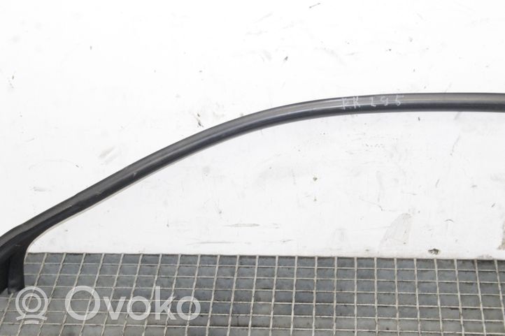 Volkswagen Scirocco Listwa / Uszczelka szyby drzwi 1K8867337