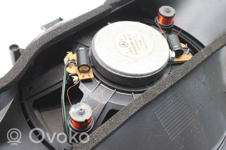 Mercedes-Benz S W220 Subwoofer-bassokaiutin A2208204802