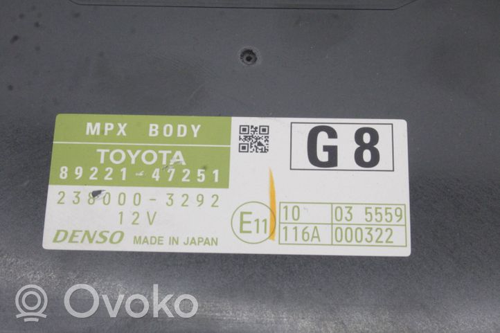 Toyota Prius+ (ZVW40) Korin keskiosan ohjainlaite 8922147251