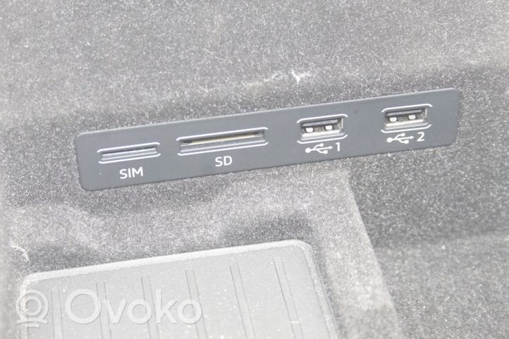 Audi A7 S7 4K8 Connettore plug in AUX 4N0035736A