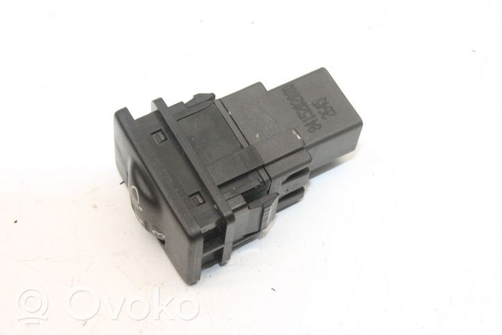 Toyota Yaris Przycisk / Pokrętło regulacji świateł 8415202090