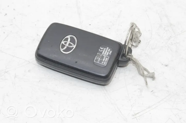 Toyota Prius+ (ZVW40) Ignition key/card B74EA