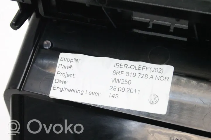 Volkswagen Polo V 6R Dysze / Kratki nawiewu deski rozdzielczej 6RF819728A