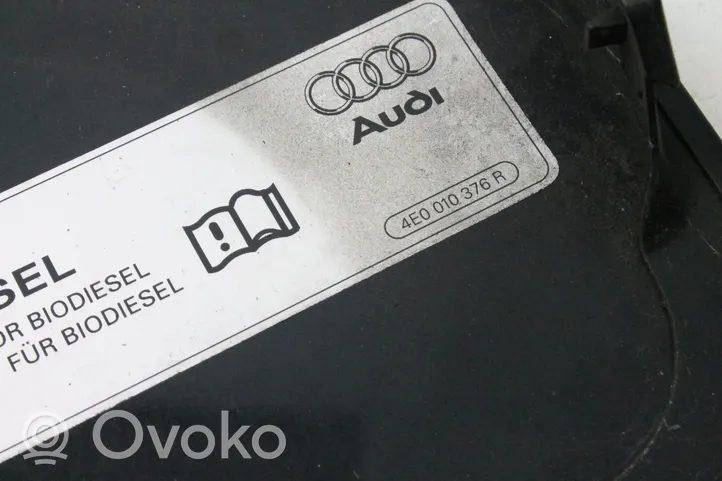 Audi A4 S4 B6 8E 8H Apdaila prie degalų bako dangtelio 4E0010376R