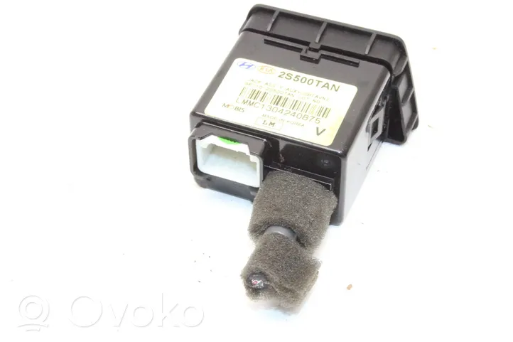 Hyundai ix35 Connettore plug in AUX 961102S500