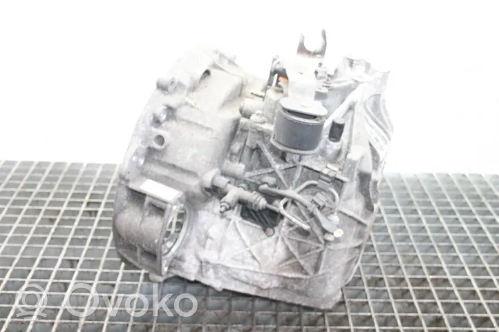 Mercedes-Benz A W176 Mechaninė 6 pavarų dėžė A1762610101