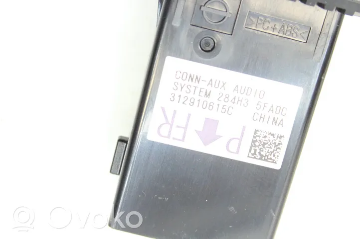 Nissan Juke II F16 USB-pistokeliitin 284H35FA0C