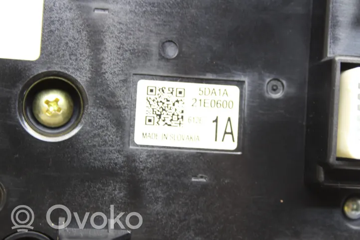 Infiniti Q30 Przyciski / Przełącznik regulacji głośności A0919056600