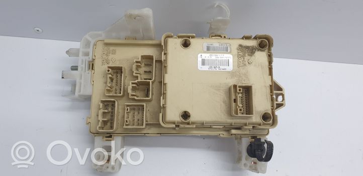 Toyota Corolla Verso AR10 Drošinātāju bloks 892210F010