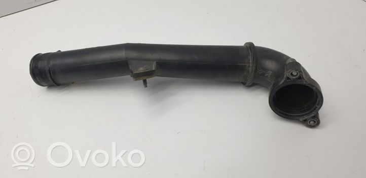 Volkswagen Caddy Tube d'admission de tuyau de refroidisseur intermédiaire 04L145770H