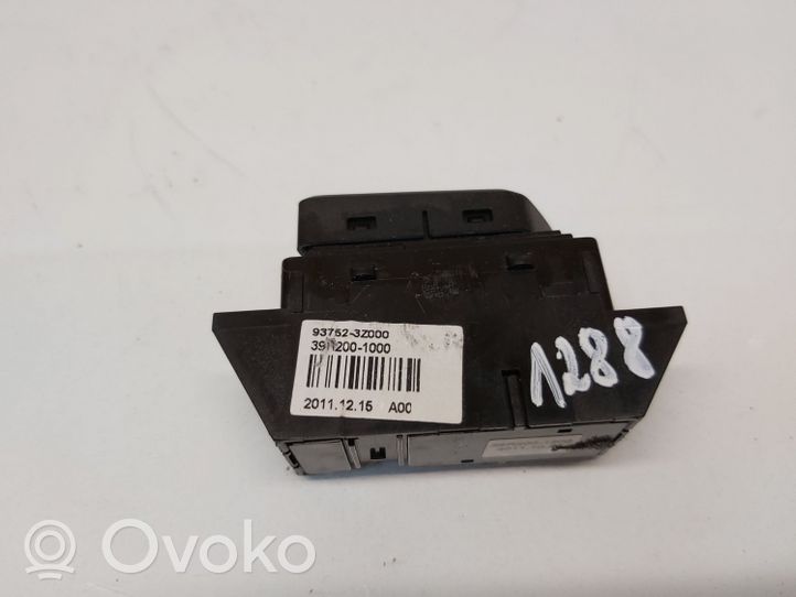 Hyundai i40 Seat heating switch 39R2001200