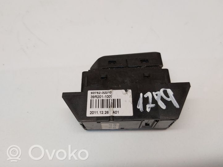 Hyundai i40 Seat heating switch 39R2011200