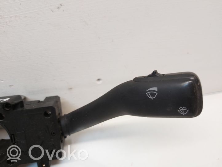 Volkswagen Golf IV Manetka / Przełącznik kierunkowskazów wycieraczek 8L0953513G