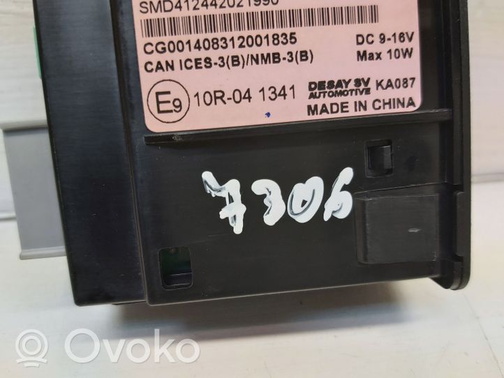 Mazda 2 Gniazdo / Złącze USB D09H669U0