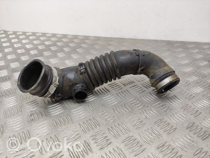 Toyota RAV 4 (XA20) Turboahtimen ilmanoton letku 1788027060