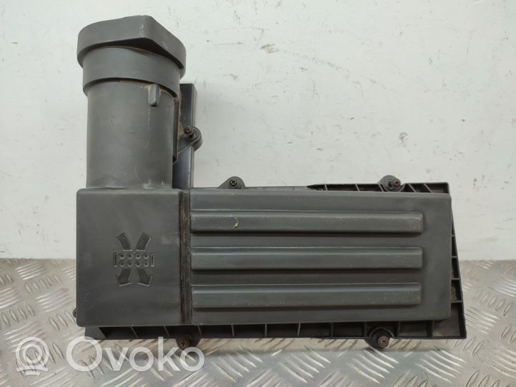 Volkswagen PASSAT CC Air filter box cover TL9009489