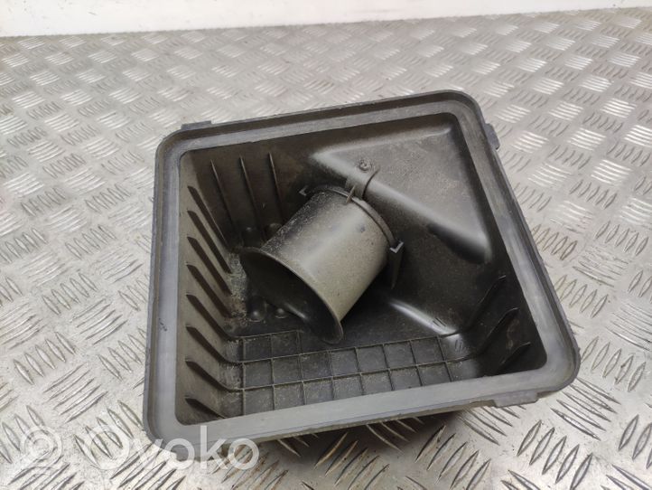 Hyundai i30 Air filter box cover 281002H200