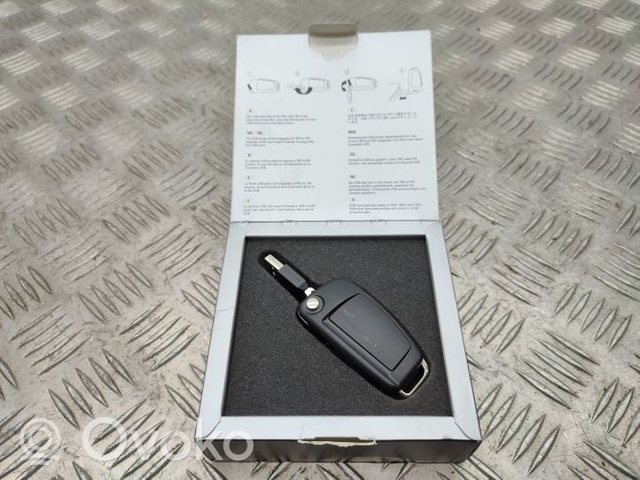 Audi A4 Allroad Connecteur/prise USB 8R0063827C