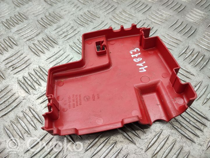 Renault Master III Fuse box cover 8200463743