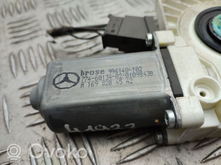 Mercedes-Benz A W169 Moteur de lève-vitre de porte arrière A1698204542