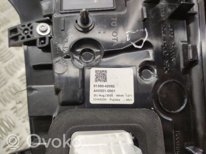 Toyota RAV 4 (XA50) Luci posteriori del portellone del bagagliaio 8158042092