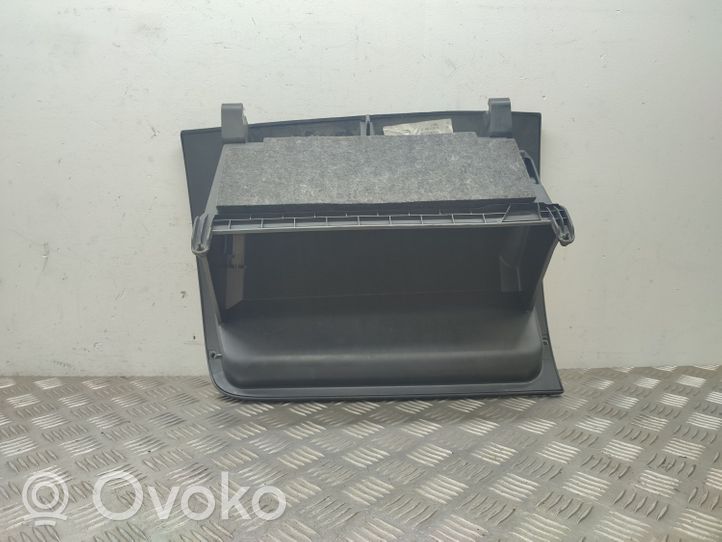 Skoda Octavia Mk3 (5E) Крышка ящика для вещей (бардачка) 5E1857121A