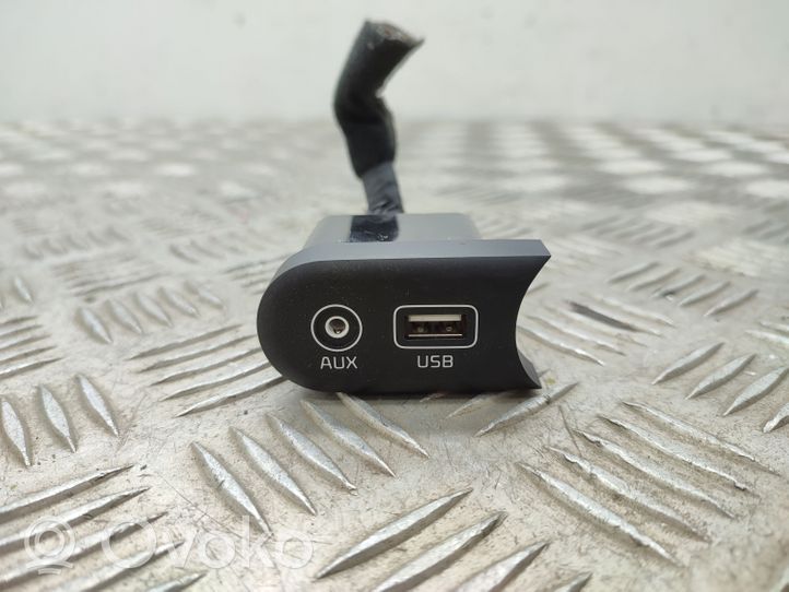 96120A2200 KIA Ceed Connecteur/prise USB, 30.00 € OVOKO