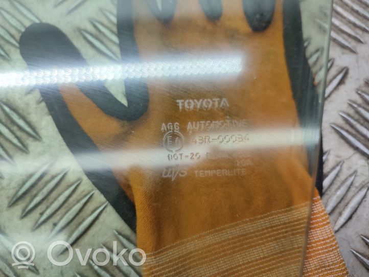 Toyota RAV 4 (XA40) Szyba drzwi przednich 
