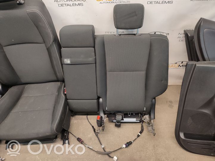Toyota RAV 4 (XA40) Set di rivestimento sedili e portiere 