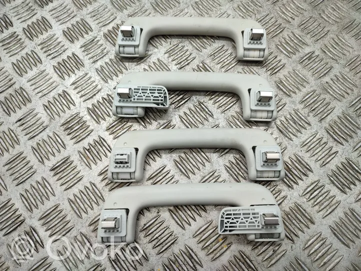 Audi A4 S4 B8 8K Un set di maniglie per il soffitto 8T0947135