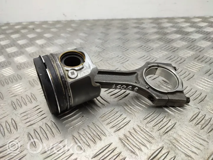 BMW 2 F45 Piston with connecting rod B47