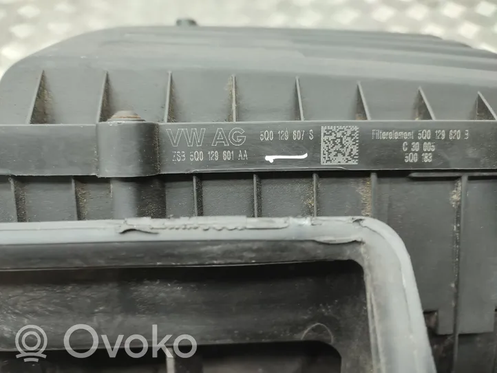 Skoda Octavia Mk3 (5E) Obudowa filtra powietrza 5Q0129601AA