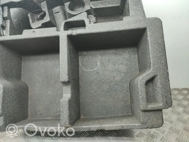Skoda Octavia Mk3 (5E) Cassetta degli attrezzi 5E5863957A