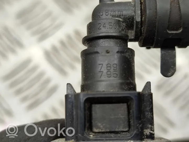 Toyota RAV 4 (XA50) Tuyau d'alimentation conduite de carburant 