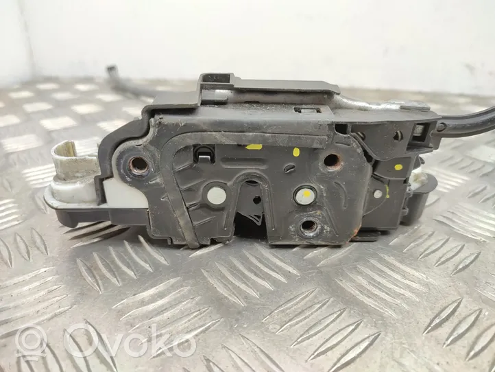 Volkswagen PASSAT B8 Front door lock 5E2837016