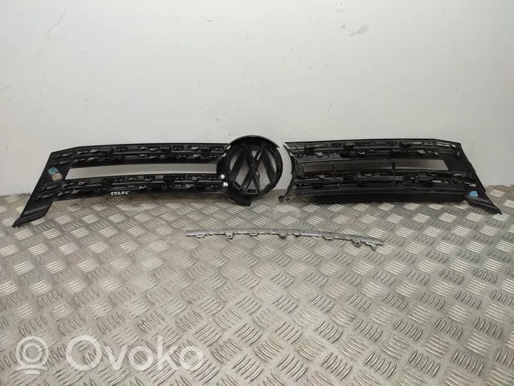 Volkswagen Tiguan Maskownica / Grill / Atrapa górna chłodnicy 5N0853767H