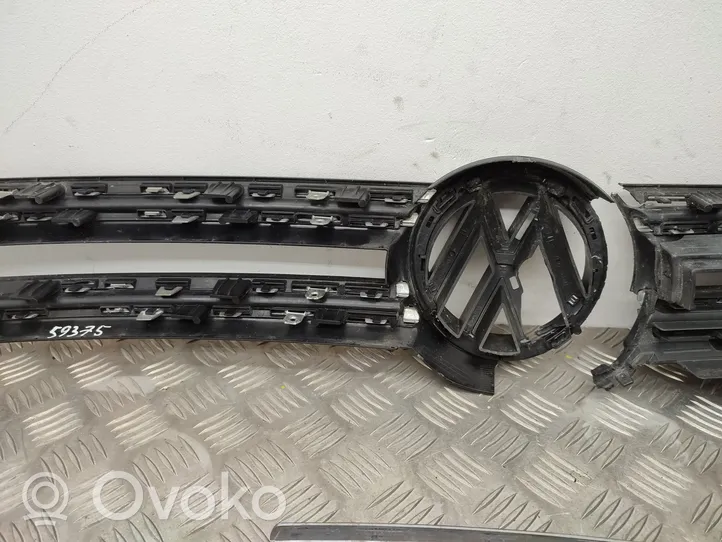 Volkswagen Tiguan Etupuskurin ylempi jäähdytinsäleikkö 5N0853767H