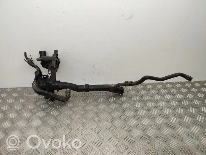 Volkswagen Tiguan Termostat / Obudowa termostatu 03C121026S