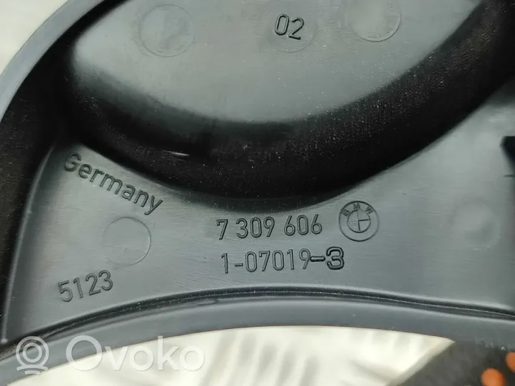 BMW 2 F45 Rączka / Uchwyt otwierania pokrywy przedniej / maski silnika 7309606