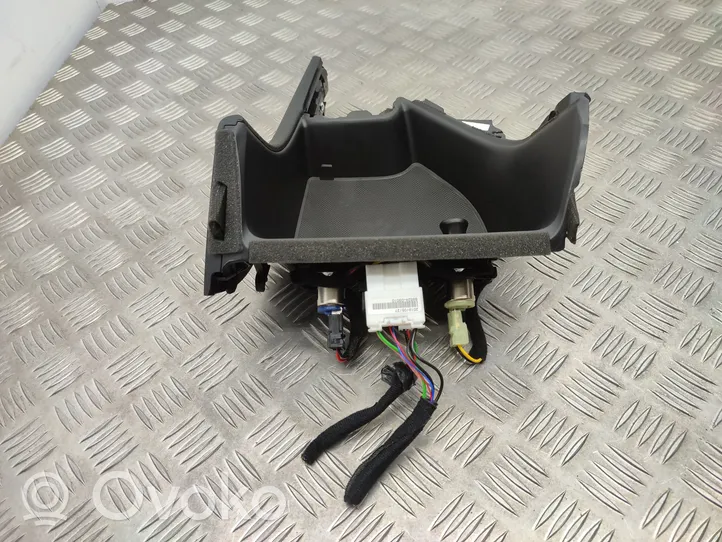 KIA Sportage USB socket connector 84681F1500