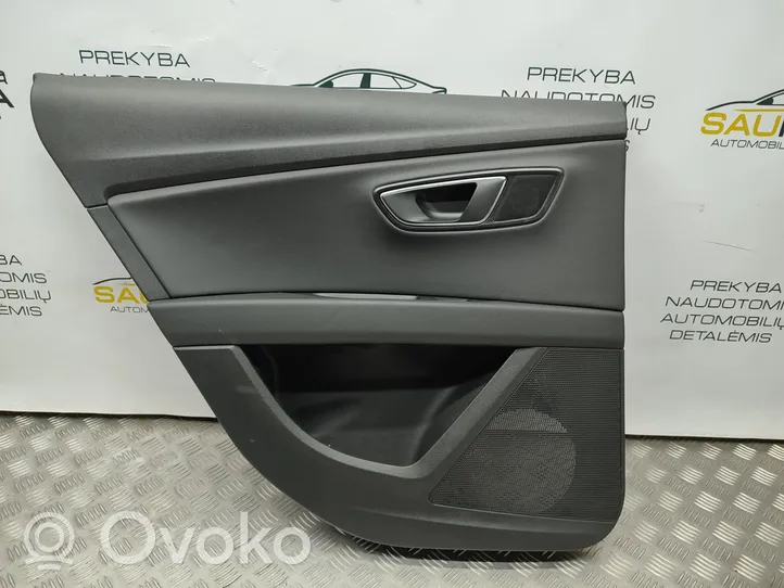 Seat Leon (5F) Takaoven verhoilu 