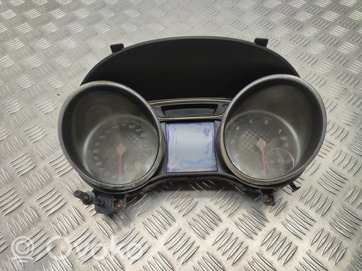 Mercedes-Benz A W176 Speedometer (instrument cluster) A1769000404