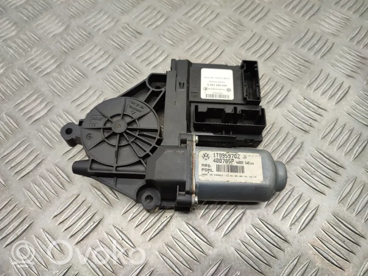 Volkswagen PASSAT B6 Front door window regulator motor 1T0959702