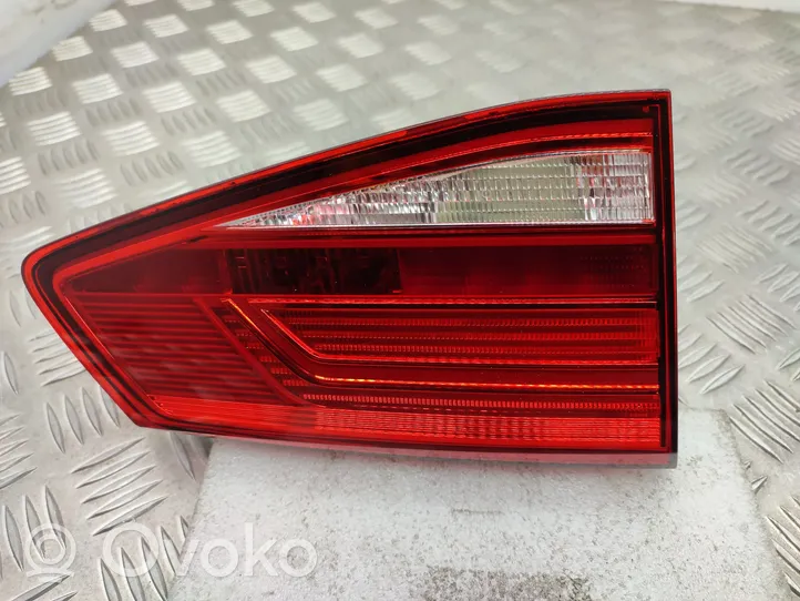 Volkswagen PASSAT B8 Lampy tylnej klapy bagażnika 