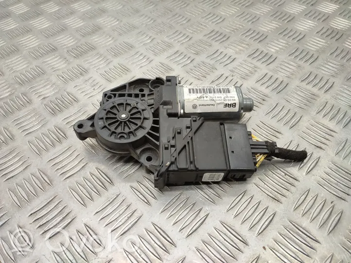 Volkswagen Touran I Rear door window regulator motor 5K0959794