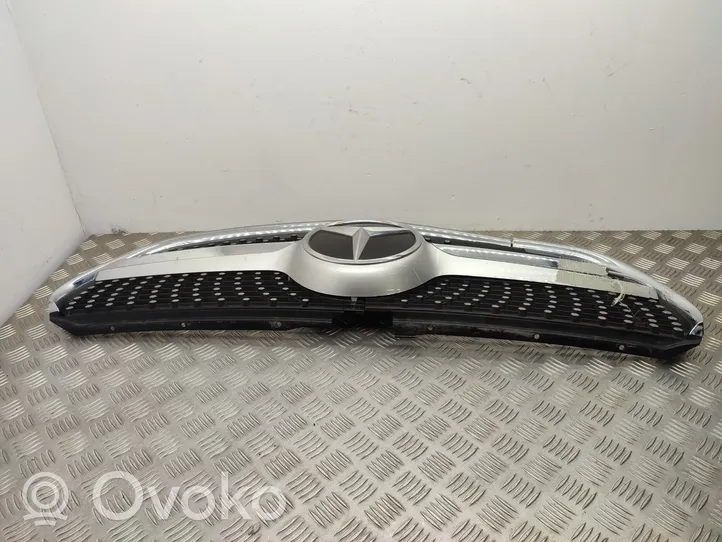 Mercedes-Benz V Class W447 Grille calandre supérieure de pare-chocs avant A0008881600