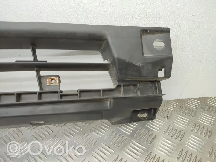 Opel Vivaro Front bumper mounting bracket 620300101R