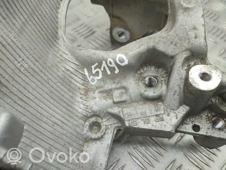 Audi A4 S4 B9 Łapa / Mocowanie silnika 8W0399296E