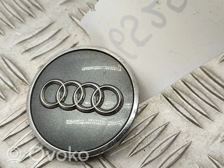 Audi A4 S4 B9 Alkuperäinen pölykapseli 8W0601170